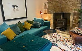 Beautiful London Victorian House, Sleeps 12