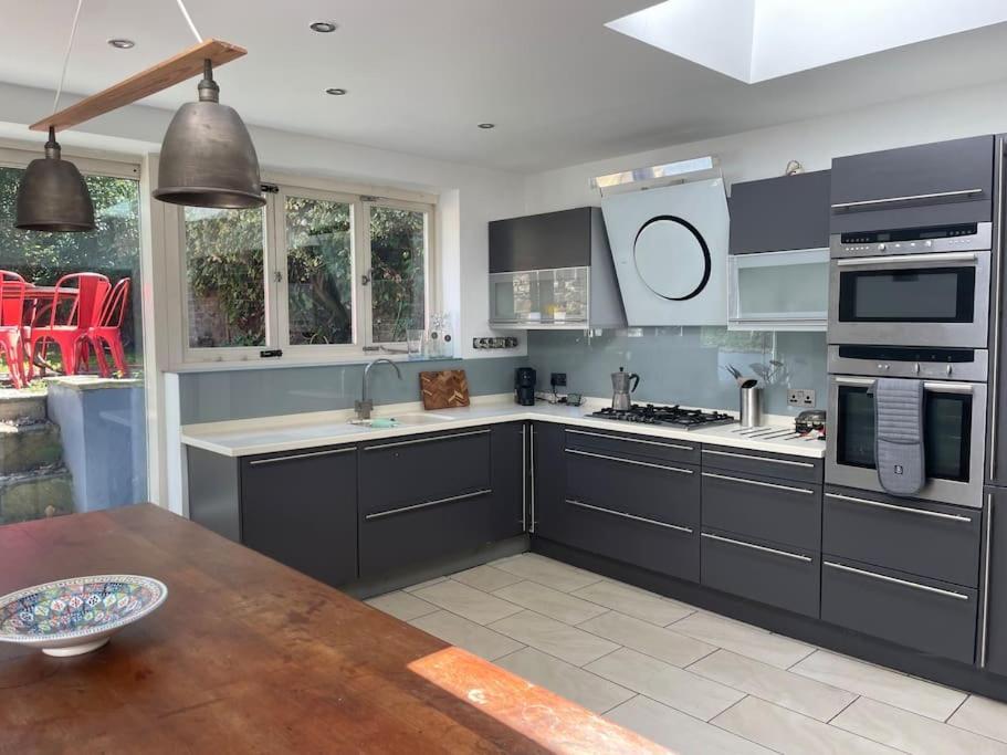 Beautiful London Victorian House, Sleeps 12 Villa Exterior photo